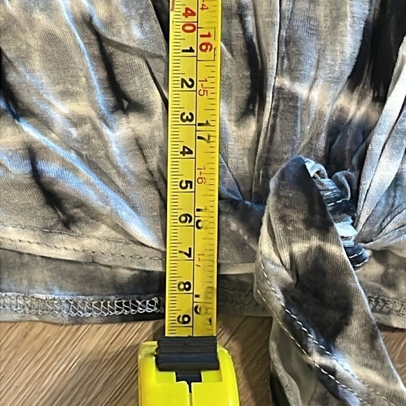 Olivia Rea Women’s Cropped Tank Top Large Grey & White Tie Dye Bohemian Festival - Picture 12 of 12